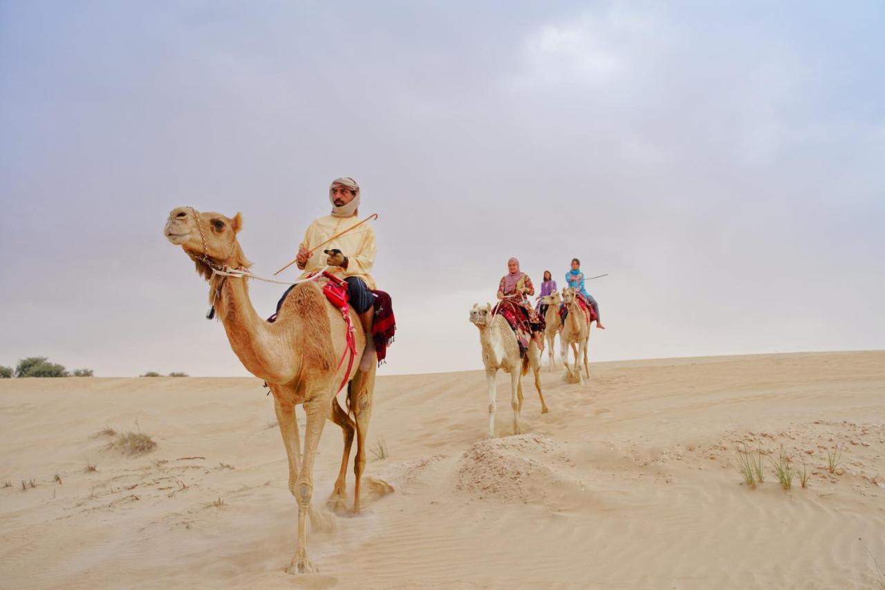 Alexandrina Vandrarhem Dubai Exteriör bild