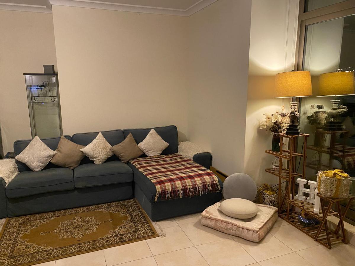 Alexandrina Vandrarhem Dubai Exteriör bild